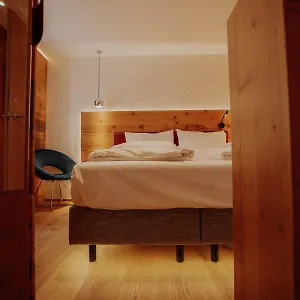 **** Hotel Altstadtmittehotel Sonne Germany